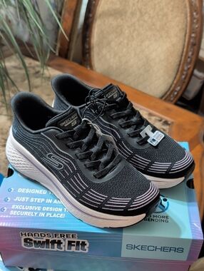 Skechers Black & Light Purple Swift Fit Lace-Up Sneakers